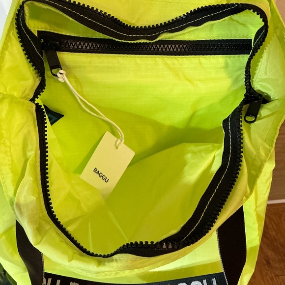 Baggu Ripstop tote in lime 🍋🟩 - Picture 5 of 7